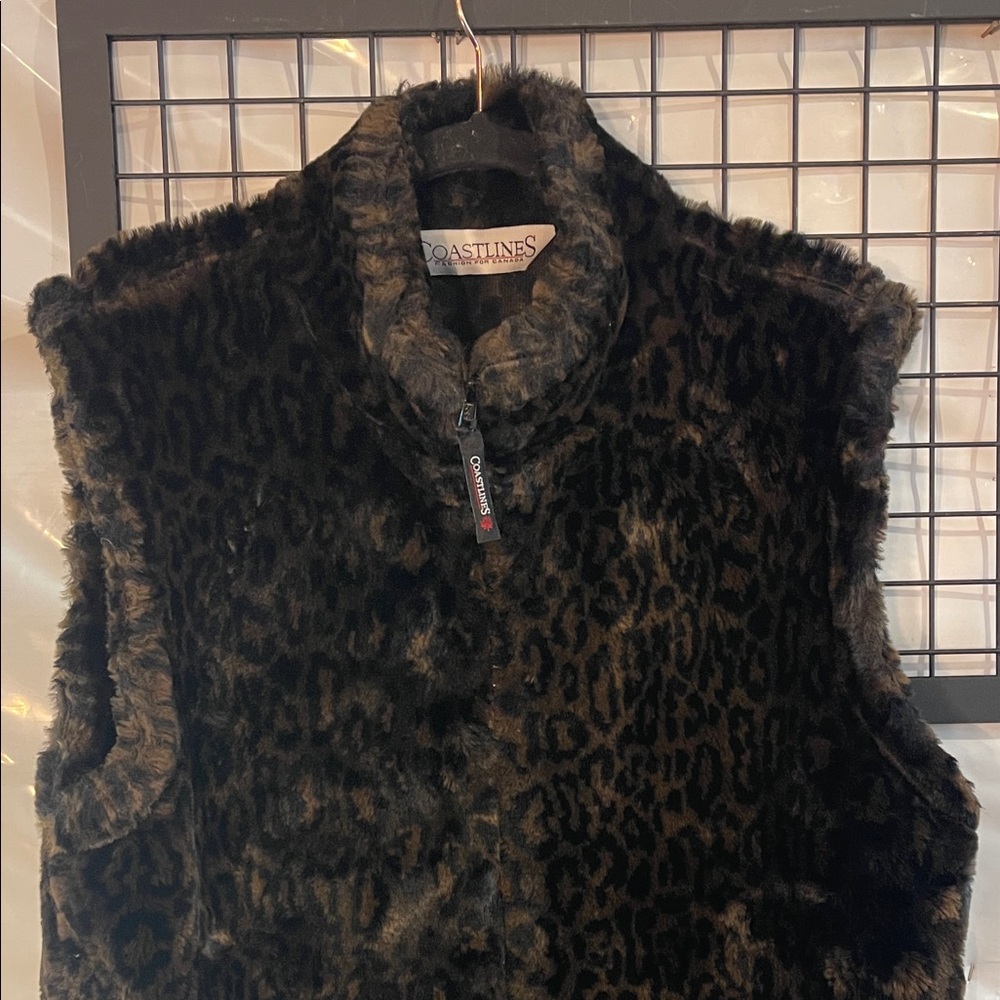 Coastlines Faux Fur Leopard Print Vest with zipper